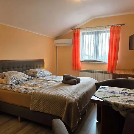 Privatunterkunft Avena *